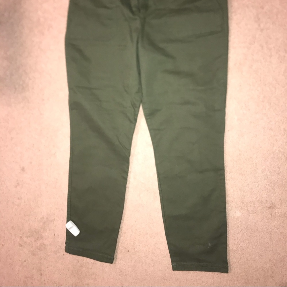 Woman Capris - Picture 2 of 4
